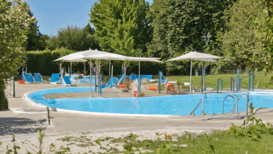 Pourquoi Choisir un Camping avec Piscine Chauffée à Blois pour des Vacances Inoubliables?
